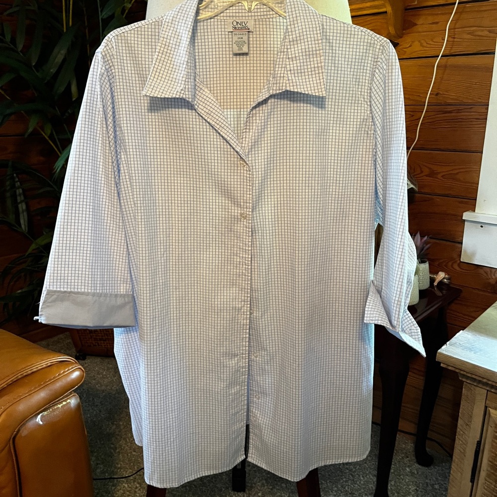 26w(58”B x 32”L)Only Necessities Light Blue Micro-Check Button Down Shirt